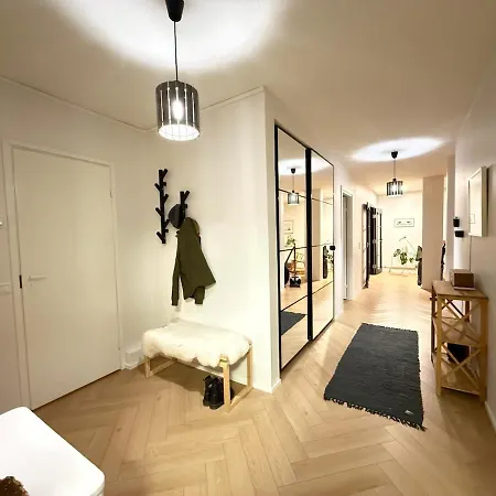 101 M2 Bright Four-room Near The Center 公寓 *