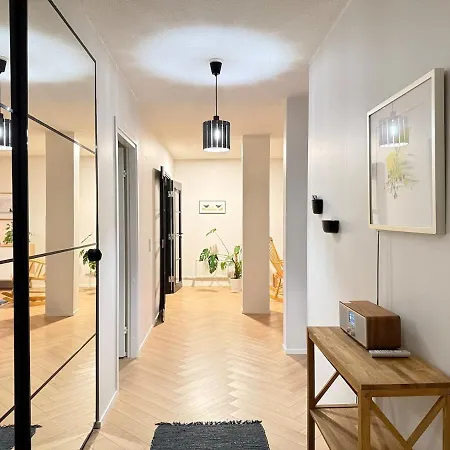 101 M2 Bright Four-room Near The Center *