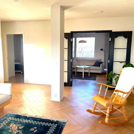 101 M2 Bright Four-room Near The Center Apartment *